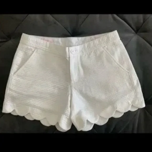 Lilly Pulitzer Women's White Scalloped Shorts - Picture 2 of 6